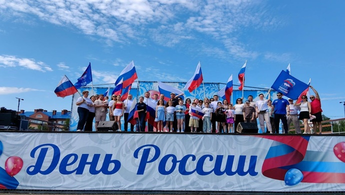 Автопробеги, мастер-классы и адресные поздравления: «Единая Россия» организовала акции ко Дню России на Урале и в Приволжье