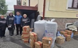 Автомобили, генераторы, квадрокоптеры и детские рисунки передала «Единая Россия» за «ленточку»