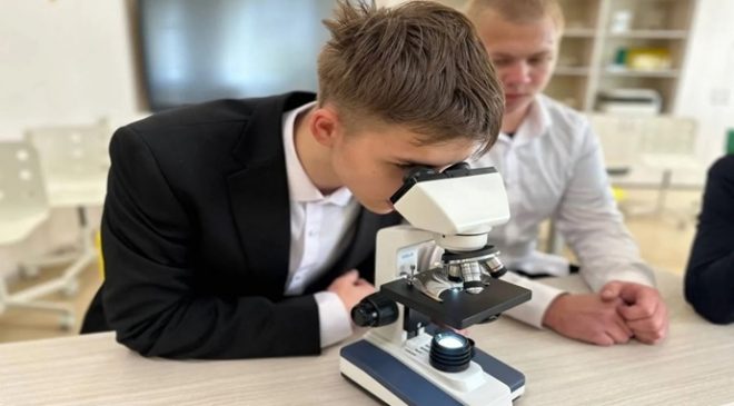Birleşik Rusya Halk Programı kapsamında, Kuzbass’taki yaklaşık 600 okul ve anaokuluna yeni ekipman ve mobilya verilecek
