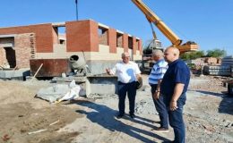 Novosibirsk Bölgesi’nin Tatar İlçesi’nde, Birleşik Rusya Halk Programı 2021 kapsamında sosyal konutlar inşa ediliyor