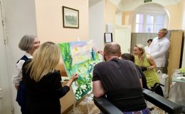 St. Petersburg’da, Birleşik Rusya Kadın Hareketi, SVO üyeleri için bir resim atölyesi düzenledi