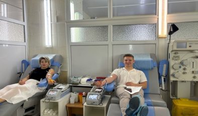 Birleşik Rusya taraftarları Simferopol’de kan bağışı kampanyasına katıldı