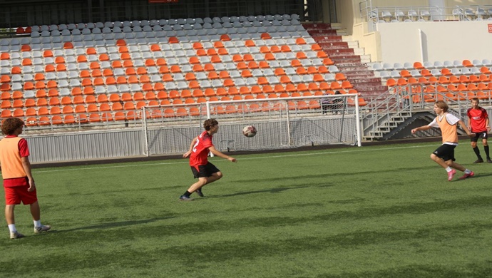 “Çocuk Sporu” parti projesinin sokak futbolu festivalinin bölgesel etabı Veliky Novgorod’da sona erdi