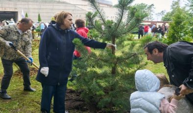 “Temiz Ülke” parti projesi kapsamında Kaliningrad Oblastı’ndaki Svetlogorsk’a ağaç dikildi
