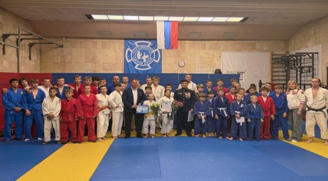 “Çocuk Sporları” parti projesinin katılımıyla Voronezh’de “Kahramanlar Yakınımızda” adlı bir spor ve vatanseverlik etkinliği düzenlendi