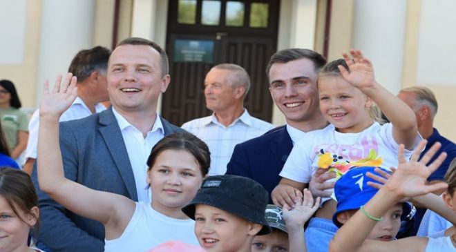 Vladislav Golovin, Birleşik Rusya’nın Arkhangelsk Bölgesi’ndeki Novodvinsk’te çocukların ve gençlerin yaratıcılığını desteklemeye yönelik sistemli kararlarına dikkat çekti