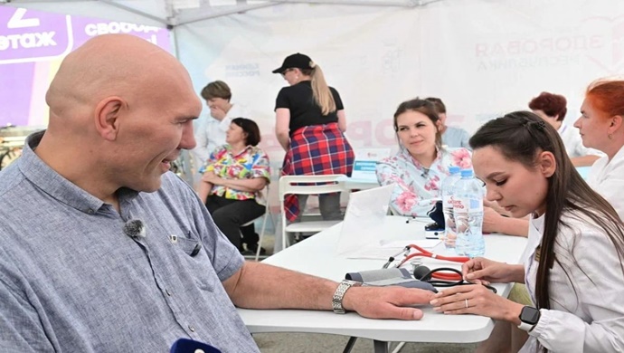 Yoshkar-Ola’da Nikolai Valuev, “Sağlıklı Cumhuriyet” projesiyle tanıştı