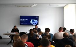 Ryazan’da, Dijital Rusya parti projesinden uzmanlar, SVO katılımcıları ve aile üyeleriyle bilişim teknolojileri alanındaki uzmanlıklar hakkında konuştu