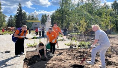 В Красновишерском округе Пермского края при участии «Единой России» озеленили сквер памяти участников СВО