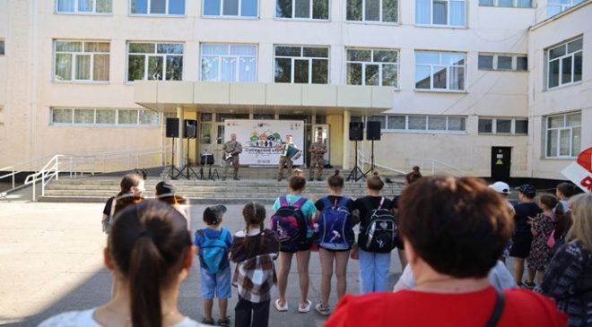 Birleşik Rusya’nın yeni Halk Programı’na ilişkin öneriler, Luhansk’taki bir avlu festivalinde sunuldu