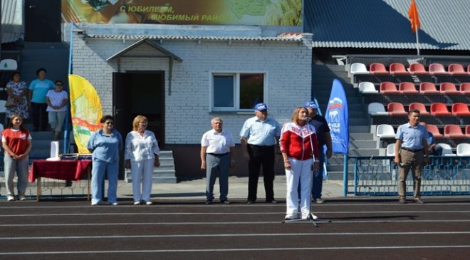 Genç Muhafızlar ve Birleşik Rusya destekçilerinin katılımıyla Novosibirsk bölgesinde bir GTO festivali ve sağlık çalışanları için bir Spartakiad düzenlendi