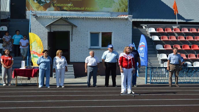 Genç Muhafızlar ve Birleşik Rusya destekçilerinin katılımıyla Novosibirsk bölgesinde bir GTO festivali ve sağlık çalışanları için bir Spartakiad düzenlendi