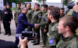 Дмитрий Медведев проводил добровольцев МГЕР и «Волонтёрской Роты» на передовую