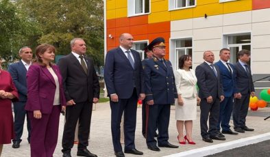 Birleşik Rusya’nın katılımıyla, Bilgi Günü’nde bölgelerde yeni okullar açıldı