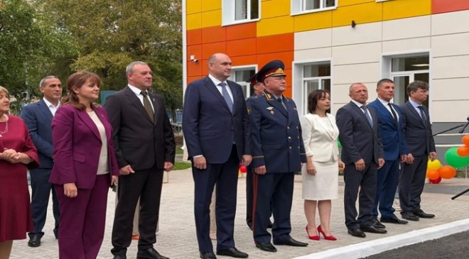 Birleşik Rusya’nın katılımıyla, Bilgi Günü’nde bölgelerde yeni okullar açıldı
