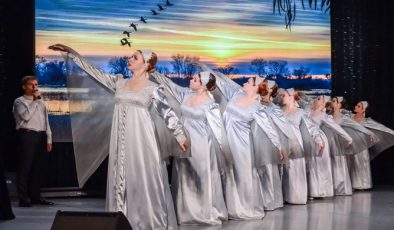 Yaroslavl’da, “Tarihsel Bellek” ve “Yeni Okul” parti projelerinin desteğiyle, Büyük Vatanseverlik Savaşı’nı konu alan bir tiyatro oyunu sahnelendi