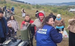При участии «Единой России» в Чите установили рекорд на экотропе