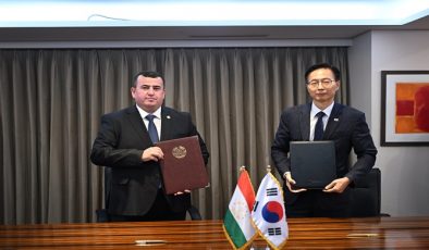 Tacikistan ve Kore arasında yeni işbirliği belgelerinin imza töreni