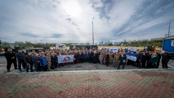 Birleşik Rusya’nın yardımıyla Surgut’tan cephe hatlarına bir parti ekipman ve makine teslim edildi
