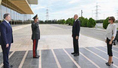 İlham Əliyev “ADEX 2026” və “Securex Caspian” sərgiləri ilə tanış olub