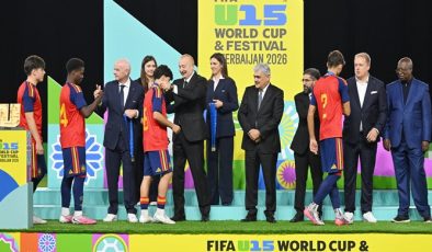 İlham Aliyev, FIFA U-15 Dünya Kupası ve Festivali final maçını izledi ve ödül törenine katıldı