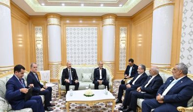 Cumhurbaşkanı İlham Aliyev, Türkmenbaşı’nda İran Cumhurbaşkanı ile görüştü.