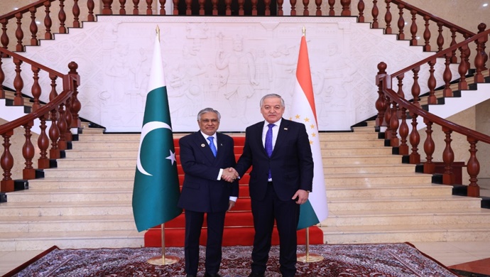 Bakanın Pakistan Başbakan Yardımcısı ve Dışişleri Bakanı ile görüşmesi